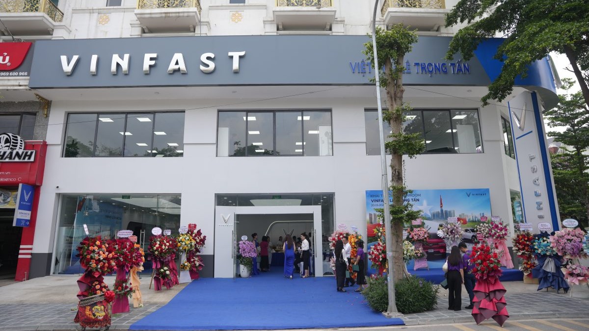showroom-vinfast-le-trong-tan